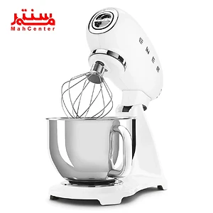 یک همزن برقی پایه‌دار سفید با کاسه استیل ضدزنگ و سری همزن سیمی.